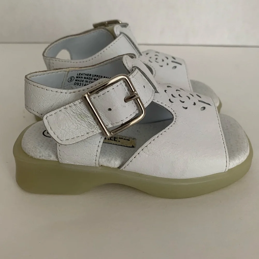 VTG Cherokee Sandals Baby Girls 5 White T-Strap Flower Cut Out Ankle Strap Shoes